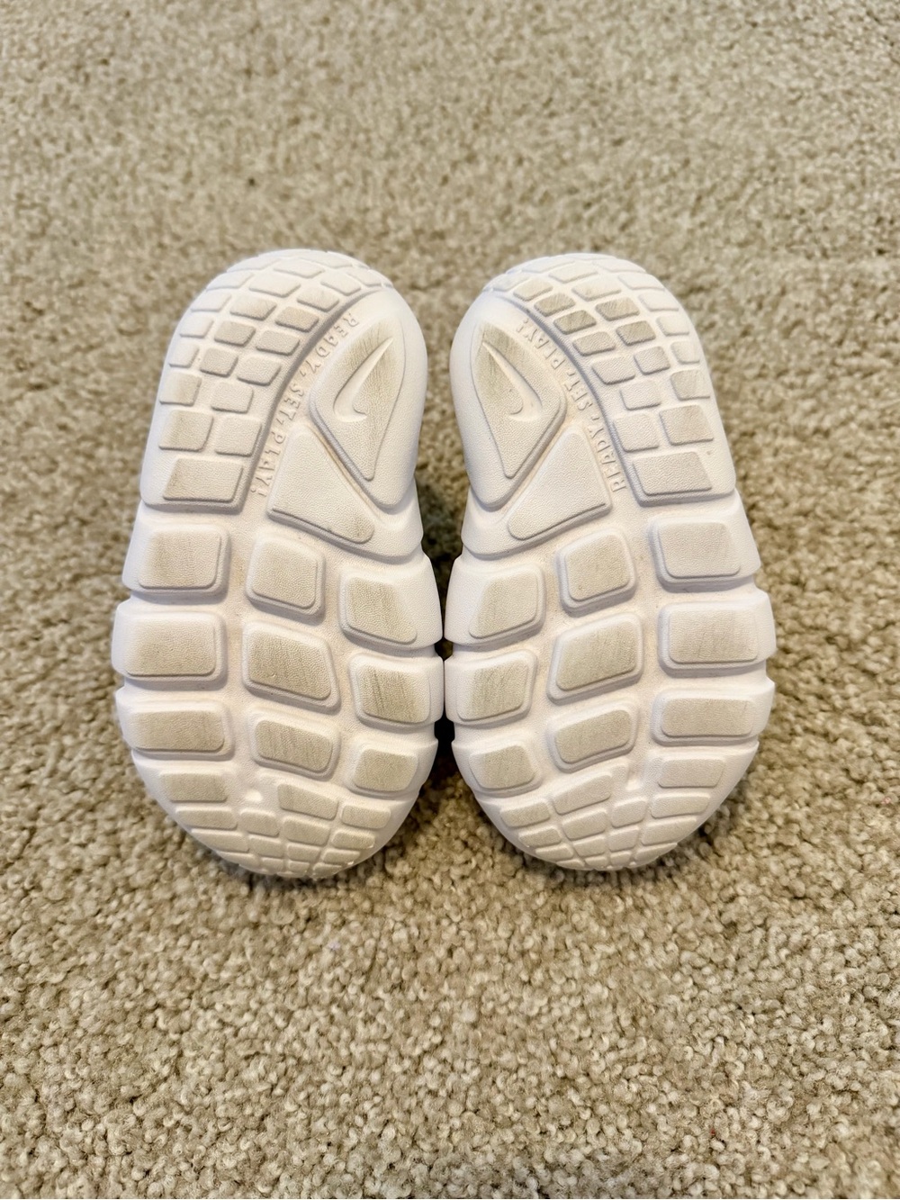 Nike Toddler Yellow Slip-On Sneakers with Pastel Accents - Picture 4 of 5